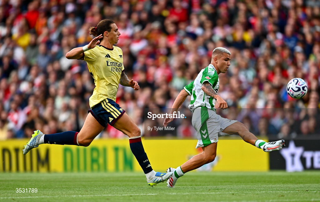 5 August 2026; Pablo García of Real Betis shoots on goal despite the efforts of Riccardo Calafiori of Arsenal during the pre-season friendly match between Arsenal and Real Betis at the Aviva Stadium in Dublin. Photo by Tyler Miller/Sportsfile
