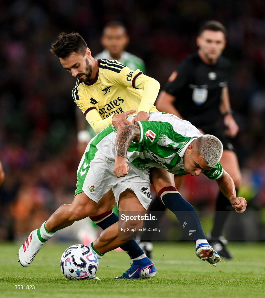 5 August 2026; Pablo García of Real Betis in action against Fábio Vieira of Arsenal during the pre-season friendly match between Arsenal and Real Betis at the Aviva Stadium in Dublin. Photo by Stephen McCarthy/Sportsfile