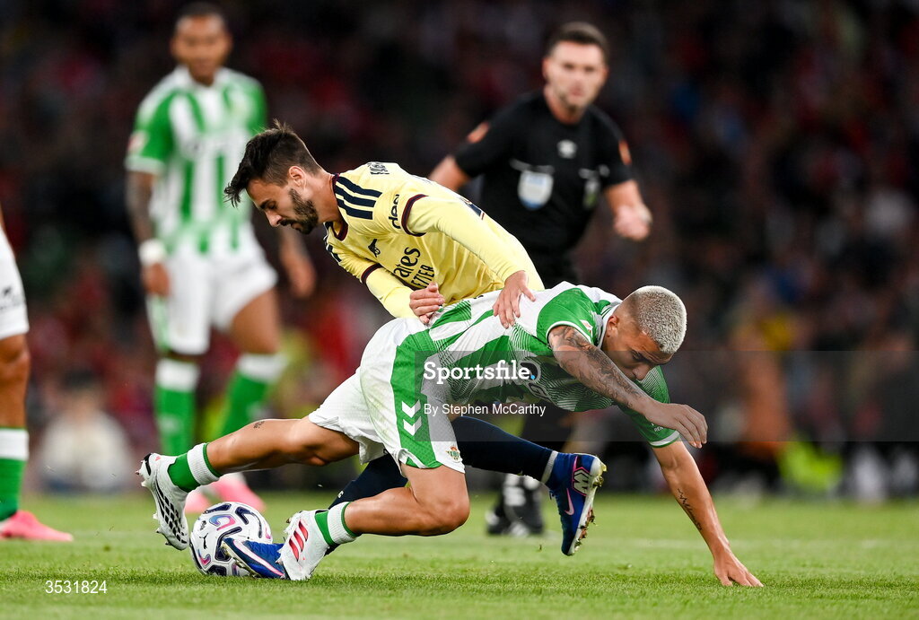 5 August 2026; Pablo García of Real Betis in action against Fábio Vieira of Arsenal during the pre-season friendly match between Arsenal and Real Betis at the Aviva Stadium in Dublin. Photo by Stephen McCarthy/Sportsfile