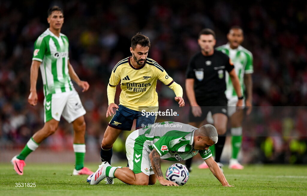 5 August 2026; Pablo García of Real Betis in action against Fábio Vieira of Arsenal during the pre-season friendly match between Arsenal and Real Betis at the Aviva Stadium in Dublin. Photo by Stephen McCarthy/Sportsfile