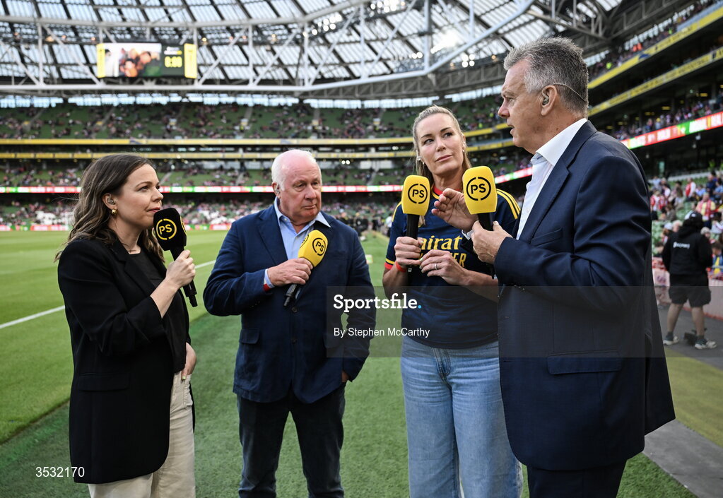 5 August 2026; Premier Sports presenter Sarah Mulkerrins with former Arsenal and Republic of Ireland players, from left, Liam Brady, Emma Byrne and David O'Leary before the pre-season friendly match between Arsenal and Real Betis at the Aviva Stadium in Dublin. Photo by Stephen McCarthy/Sportsfile