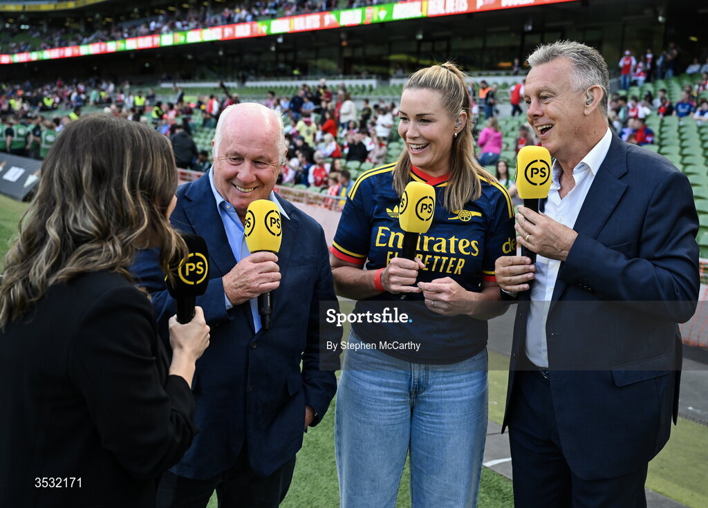 5 August 2026; Premier Sports presenter Sarah Mulkerrins with former Arsenal and Republic of Ireland players, from left, Liam Brady, Emma Byrne and David O'Leary before the pre-season friendly match between Arsenal and Real Betis at the Aviva Stadium in Dublin. Photo by Stephen McCarthy/Sportsfile