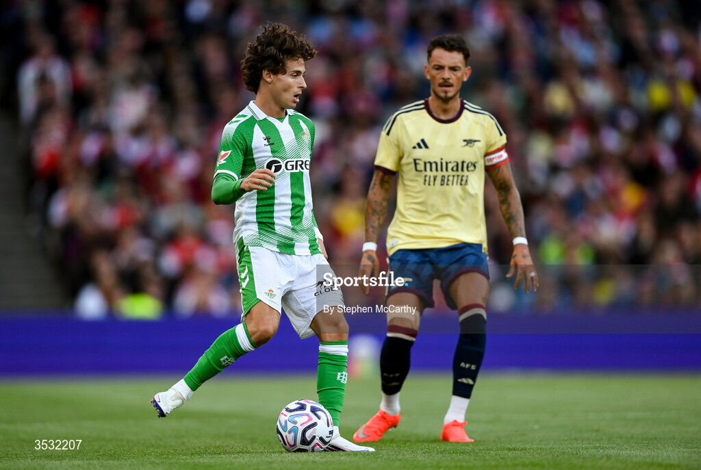 5 August 2026; Rodrigo Riquelme of Real Betis and Ben White of Arsenal during the pre-season friendly match between Arsenal and Real Betis at the Aviva Stadium in Dublin. Photo by Stephen McCarthy/Sportsfile