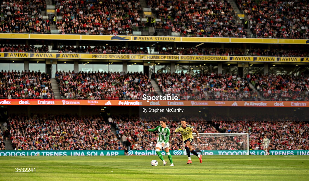 5 August 2026; Rodrigo Riquelme of Real Betis in action against Ben White of Arsenal during the pre-season friendly match between Arsenal and Real Betis at the Aviva Stadium in Dublin. Photo by Stephen McCarthy/Sportsfile