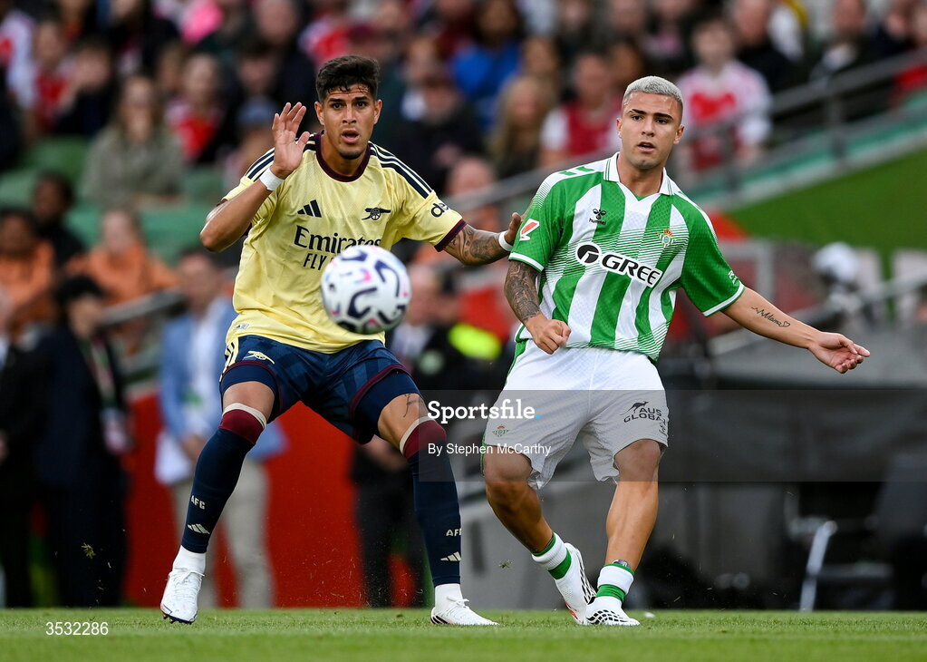 5 August 2026; Pablo García of Real Betis and Piero Hincapié of Arsenal during the pre-season friendly match between Arsenal and Real Betis at the Aviva Stadium in Dublin. Photo by Stephen McCarthy/Sportsfile
