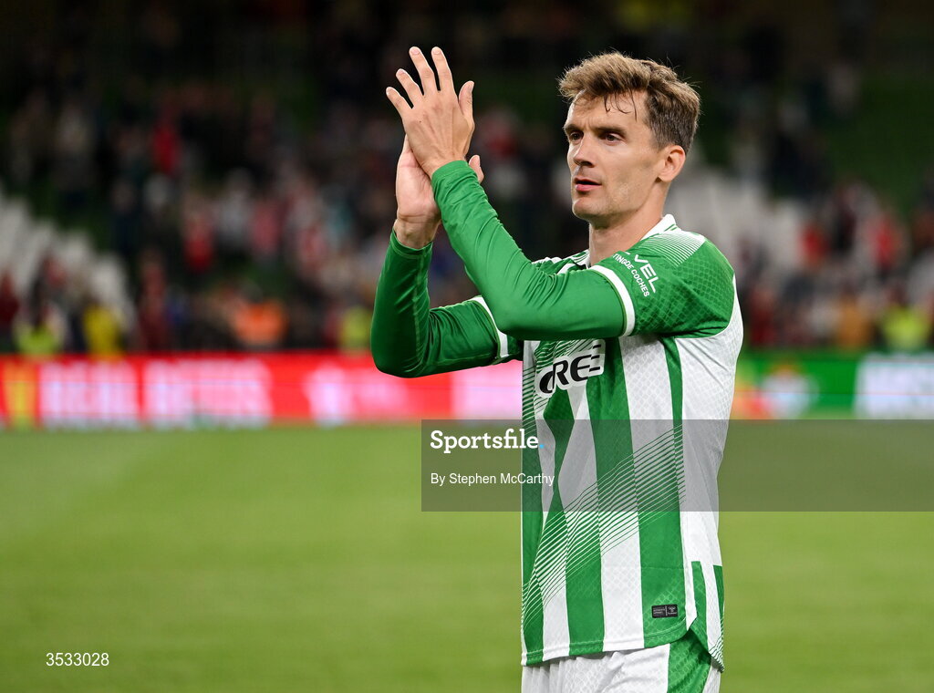 5 August 2026; Diego Llorente of Real Betis acknowledges his side's supporters during the pre-season friendly match between Arsenal and Real Betis at the Aviva Stadium in Dublin. Photo by Stephen McCarthy/Sportsfile