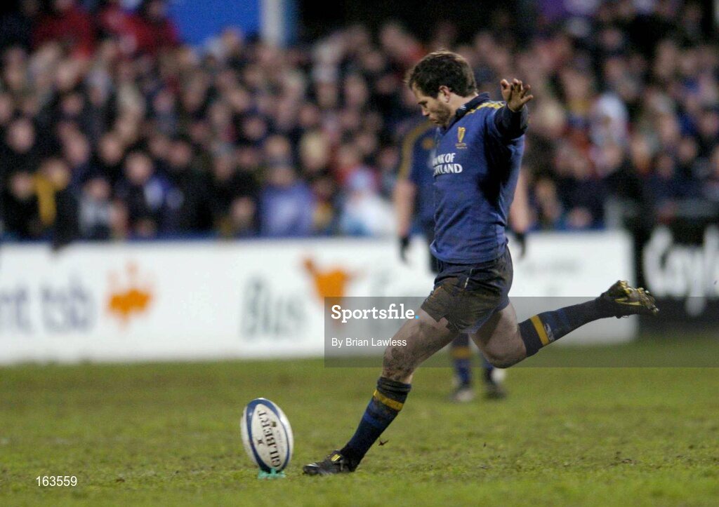 27 December 2004; Felipe Contepomi kicks a penalty to win the match. Celtic League 2004-2005, Pool 1, Leinster v Ulster, Donnybrook, Dublin. Picture credit; Brian Lawless / SPORTSFILE