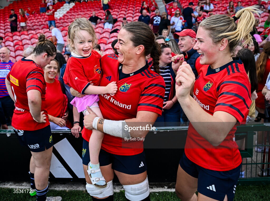 8 August 2026; Jane Clohessy of Munster, centre, celebrates with her niece Sophia, age three, and teammate Aoife Corey after the Vodafone Womens Interprovincial Championship Round 1 match between Munster and Leinster at Virgin Media Park in Cork. Photo by Seb Daly/Sportsfile