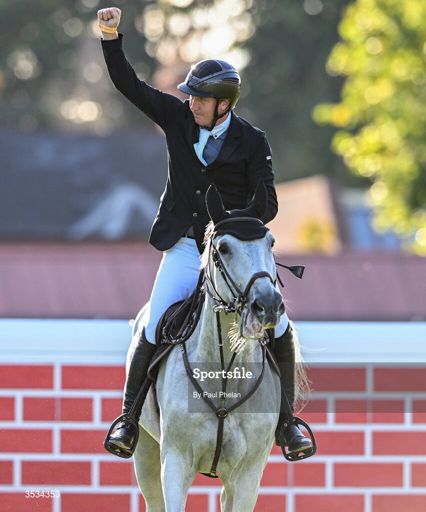 8 August 2026; Jordan Coyle of Ireland, celebrates a jump, competing on Eristov in the Defender Puissance during day four of the Gallagher Dublin Horse Show at the RDS in Dublin. Photo by Paul Phelan/Sportsfile