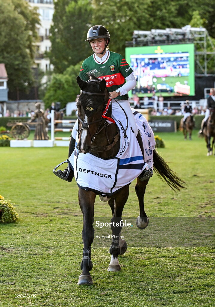 8 August 2026; Joint winner Rachel Proudley, right, after Defender Puissance during day four of the Gallagher Dublin Horse Show at the RDS in Dublin. Photo by Paul Phelan/Sportsfile