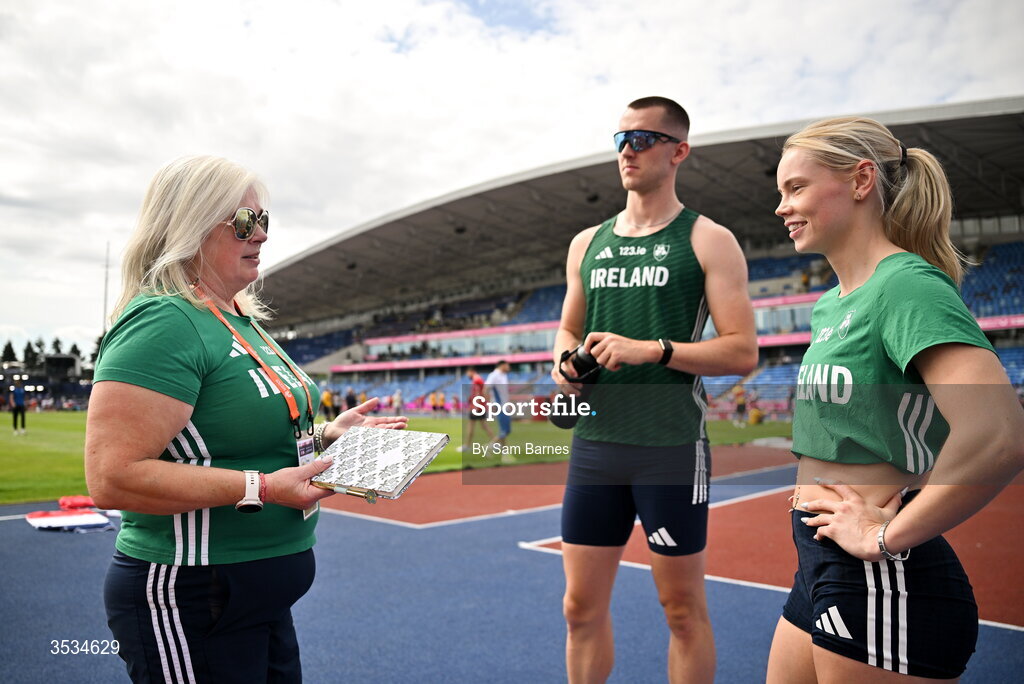 9 August 2026; Athletics Ireland Operational Team Manager Teresa McDaid, speaks with Jack Raftery and Lauren Roy during a training session ahead of the European Athletics Championships 2026 at Alexander Stadium in Birmingham, England. Photo by Sam Barnes/Sportsfile
