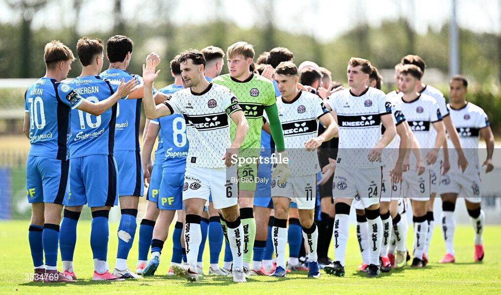 9 August 2026; Waterford and Bohemians players before the SSE Airtricity Men's Premier Division match between Waterford and Bohemians at the RSC in Waterford. Photo by Seb Daly/Sportsfile