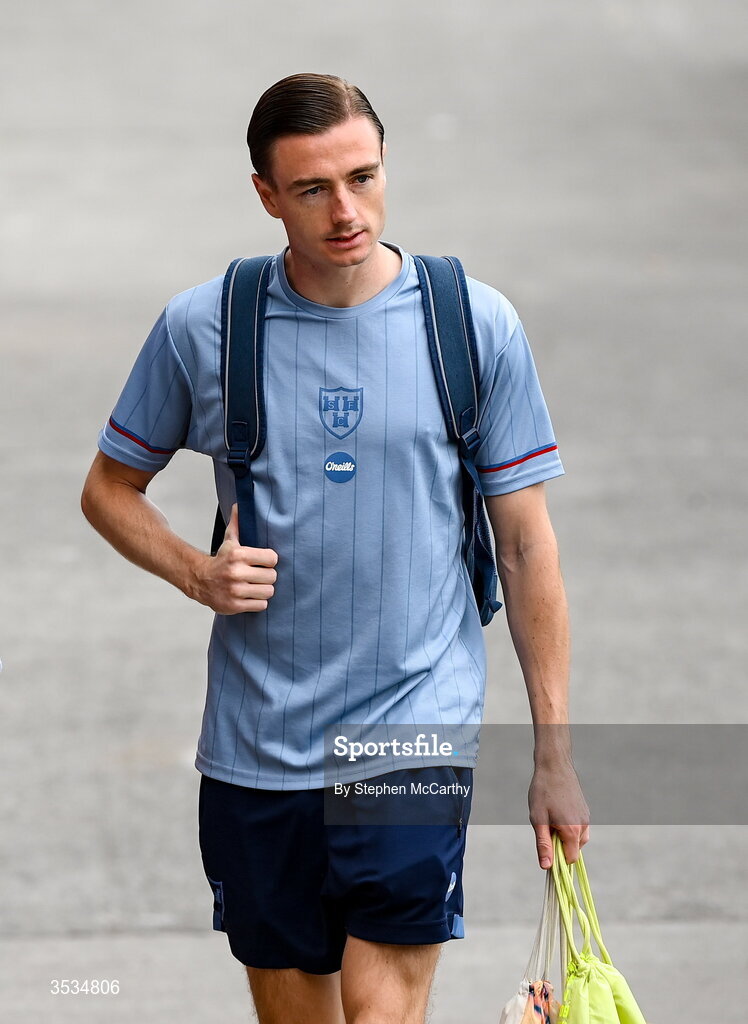 9 August 2026; Daniel Kelly of Shelbourne arrives for the SSE Airtricity Men’s Premier Division match between Shelbourne and St Patrick's Athletic at Tolka Park in Dublin. Photo by Stephen McCarthy/Sportsfile