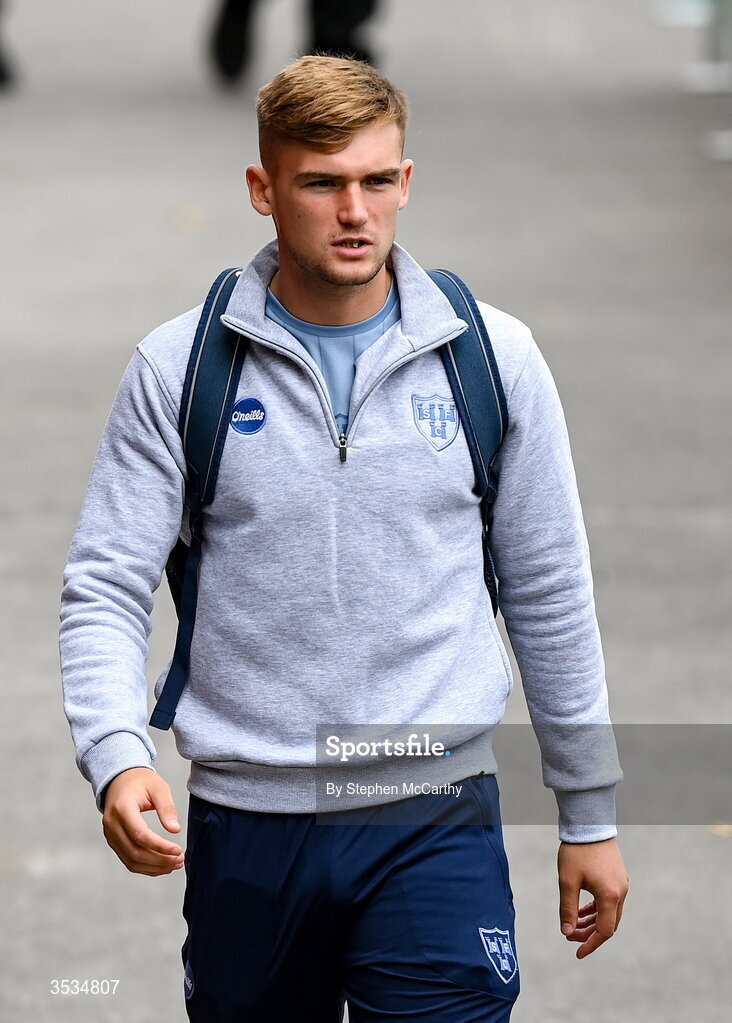 9 August 2026; Odhrán Casey of Shelbourne arrives for the SSE Airtricity Men’s Premier Division match between Shelbourne and St Patrick's Athletic at Tolka Park in Dublin. Photo by Stephen McCarthy/Sportsfile