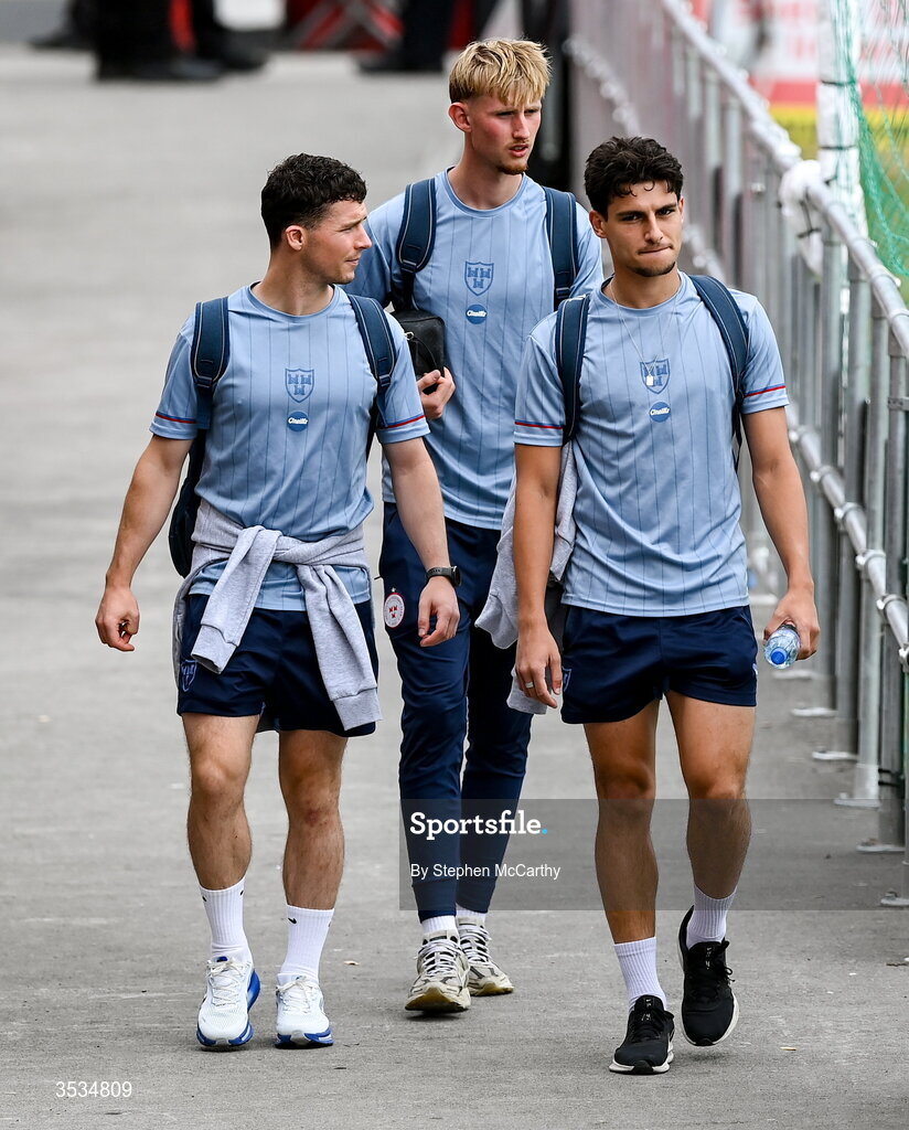 9 August 2026; Shelbourne players, from left, Ali Coote, goalkeeper Eddie Beach, Rodrigo Freitas arrive for the SSE Airtricity Men’s Premier Division match between Shelbourne and St Patrick's Athletic at Tolka Park in Dublin. Photo by Stephen McCarthy/Sportsfile