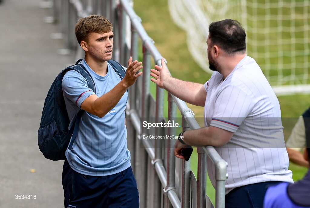 9 August 2026; Shelbourne's James Norris with kitman Karl Watson before for the SSE Airtricity Men’s Premier Division match between Shelbourne and St Patrick's Athletic at Tolka Park in Dublin. Photo by Stephen McCarthy/Sportsfile
