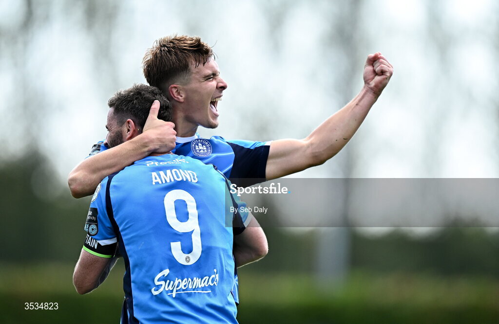 9 August 2026; Pádraig Amond of Waterford, 9, celebrates with teammate Tommy Lonergan after scoring their side's second goal during the SSE Airtricity Men's Premier Division match between Waterford and Bohemians at the RSC in Waterford. Photo by Seb Daly/Sportsfile