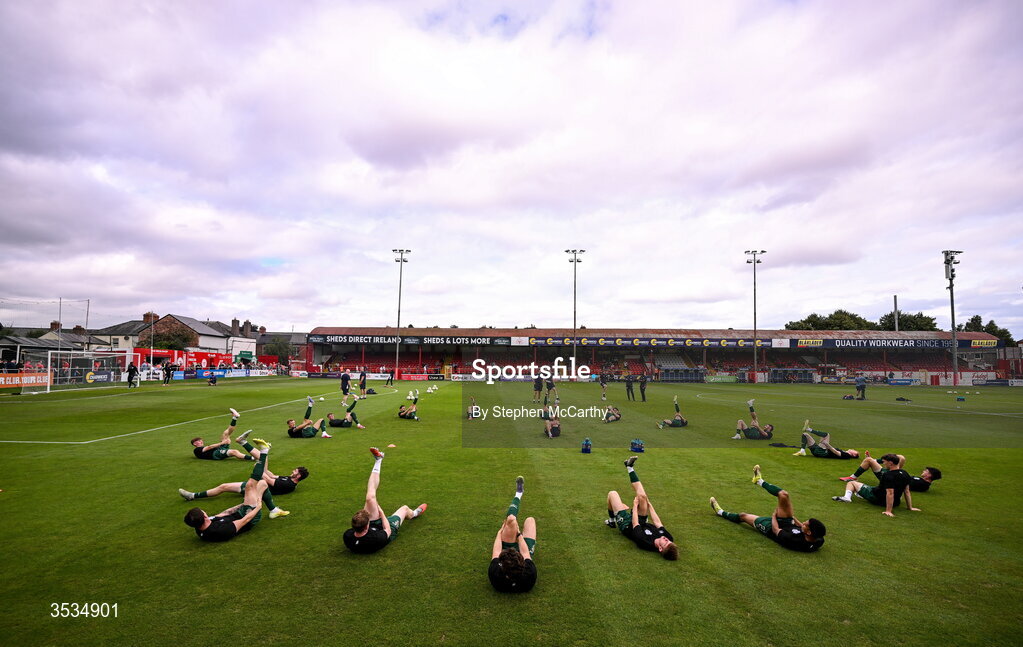 9 August 2026; St Patrick's Athletic players warms up before the SSE Airtricity Men’s Premier Division match between Shelbourne and St Patrick's Athletic at Tolka Park in Dublin. Photo by Stephen McCarthy/Sportsfile