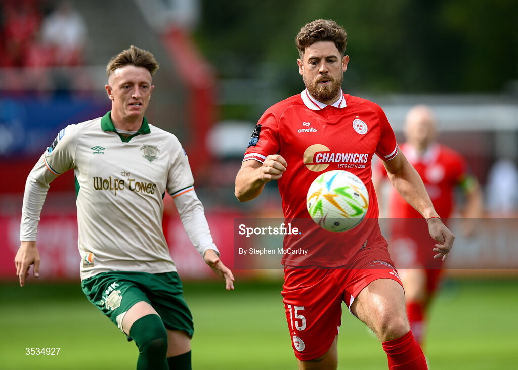 9 August 2026; Sam Bone of Shelbourne in action against Chris Forrester of St Patrick's Athletic during the SSE Airtricity Men’s Premier Division match between Shelbourne and St Patrick's Athletic at Tolka Park in Dublin. Photo by Stephen McCarthy/Sportsfile