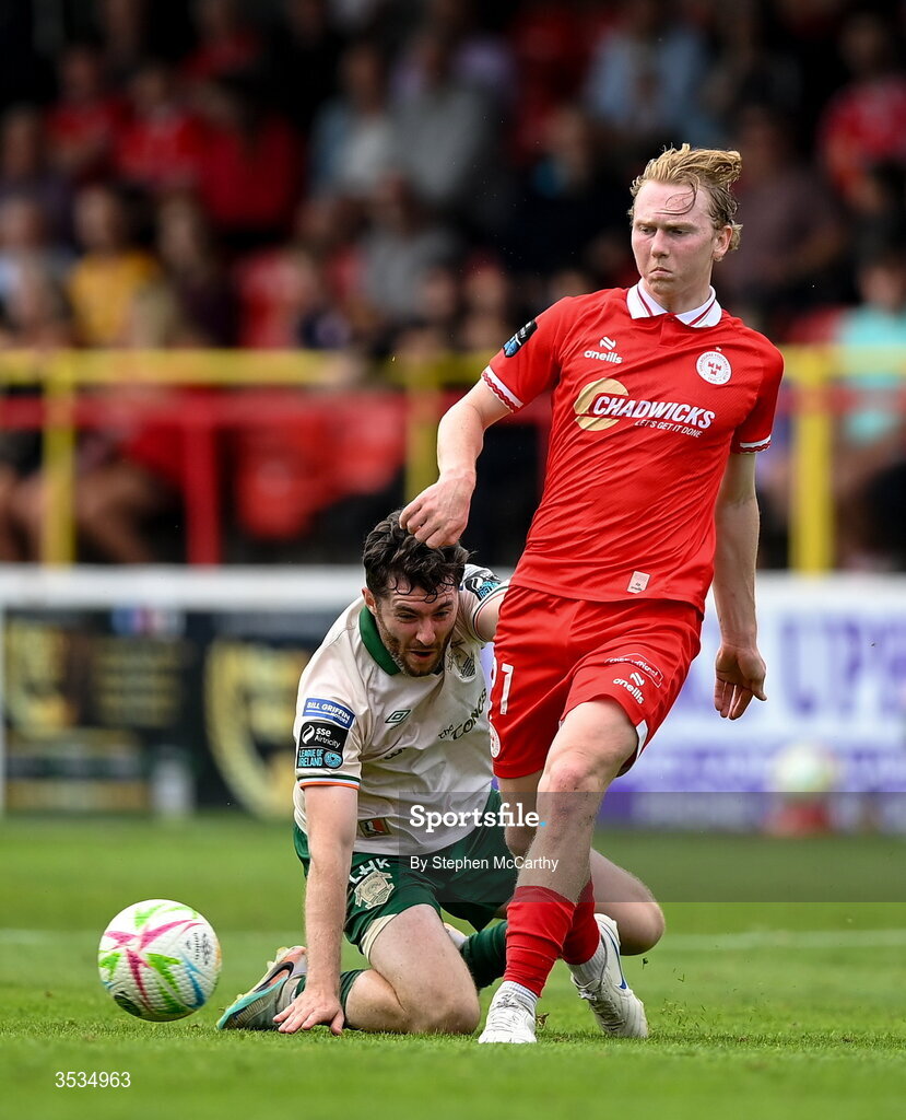 9 August 2026; Jack Henry-Francis of Shelbourne in action against Aidan Keena of St Patrick's Athletic during the SSE Airtricity Men’s Premier Division match between Shelbourne and St Patrick's Athletic at Tolka Park in Dublin. Photo by Stephen McCarthy/Sportsfile