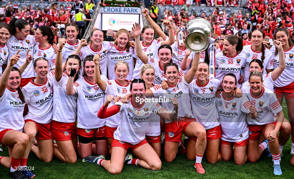 9 August 2026; Cork celebrate after victory in the Glen Dimplex All-Ireland Senior Camogie Championship final match between Galway and Cork at Croke Park in Dublin. Photo by Piaras Ó Mídheach.