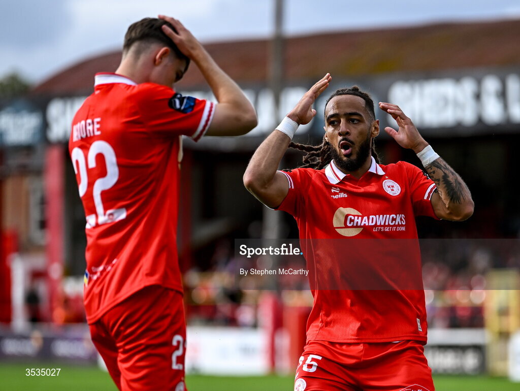 9 August 2026; Milan Mbeng, right, and Sean Moore of Shelbourne reacts to a missed opportunity on goal during the SSE Airtricity Men’s Premier Division match between Shelbourne and St Patrick's Athletic at Tolka Park in Dublin. Photo by Stephen McCarthy/Sportsfile