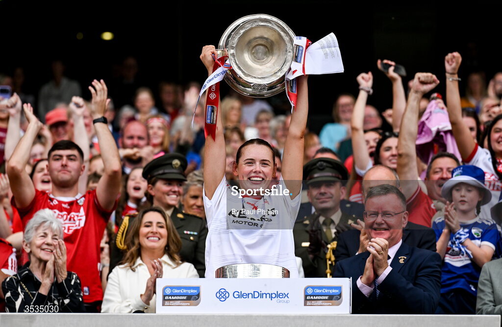 9 August 2026; Cork captain Méabh Cahalane lifts the O'Duffy Cup after her side's victory in the Glen Dimplex All-Ireland Senior Camogie Championship final match between Galway and Cork at Croke Park in Dublin. Photo by Paul Phelan/Sportsfile