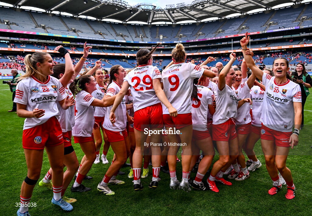 9 August 2026; Cork celebrate after victory in the Glen Dimplex All-Ireland Senior Camogie Championship final match between Galway and Cork at Croke Park in Dublin. Photo by Piaras Ó Mídheach.