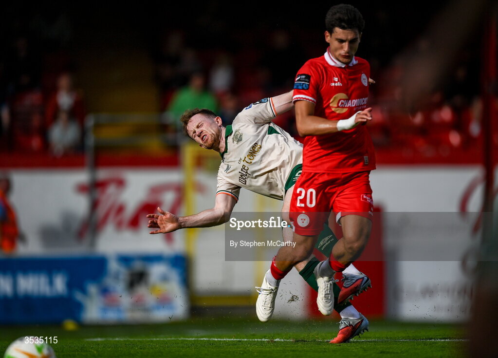 9 August 2026; Rodrigo Freitas of Shelbourne clashes with Sean Hoare of St Patrick's Athletic resulting in the Shelbourne player receiving a second yellow and subsequent red card during the SSE Airtricity Men’s Premier Division match between Shelbourne and St Patrick's Athletic at Tolka Park in Dublin. Photo by Stephen McCarthy/Sportsfile