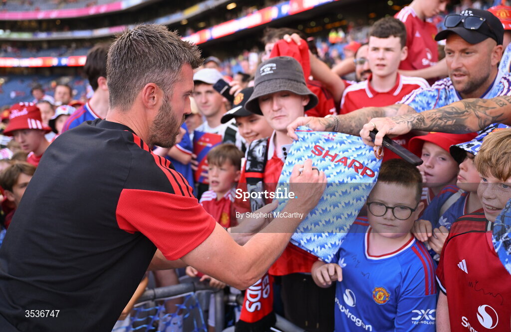 12 August 2026; Manchester United manager Michael Carrick signs autographs before the pre-season friendly match between Manchester United and Leeds United at Croke Park in Dublin. Photo by Stephen McCarthy/Sportsfile