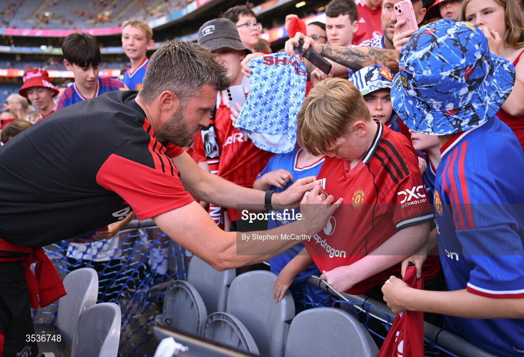 12 August 2026; Manchester United manager Michael Carrick signs autographs before the pre-season friendly match between Manchester United and Leeds United at Croke Park in Dublin. Photo by Stephen McCarthy/Sportsfile