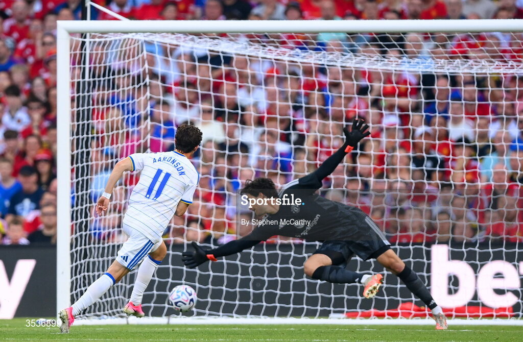12 August 2026; Brenden Aaronson of Leeds United shoots to score his side's first goal during the pre-season friendly match between Manchester United and Leeds United at Croke Park in Dublin. Photo by Stephen McCarthy/Sportsfile