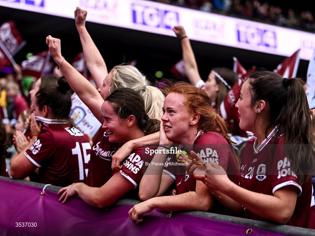 2 August 2026; Galway players, from right, Hannah Mangan, 20, Kate Slevin, Nicola Ward, Louise Ward and Róisín Leonard, 15, celebrate on the steps of the Hogan Stand after the LGFA TG4 All-Ireland Senior Championship final match between Galway and Kerry at Croke Park in Dublin. Photo by Piaras Ó Mídheach/Sportsfile