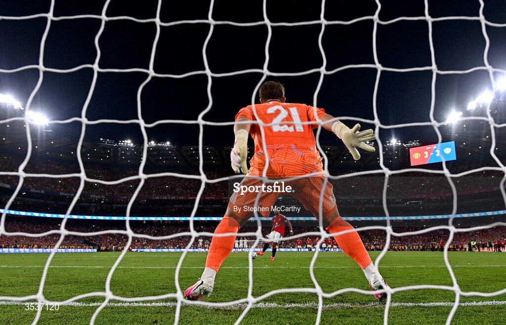 12 August 2026; Bruno Fernandes of Manchester United misses a penalty in the penalty shoot-out during the pre-season friendly match between Manchester United and Leeds United at Croke Park in Dublin. Photo by Stephen McCarthy/Sportsfile