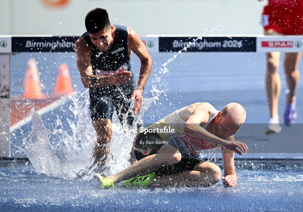 13 August 2026; Tim Van De Velde of Belgium, right, after falling and Nahuel Carabaña of Andorra, left, in their men's 3000m steeplechase heat during day four of the European Athletics Championships 2026 at Alexander Stadium in Birmingham, England. Photo by Sam Barnes/Sportsfile