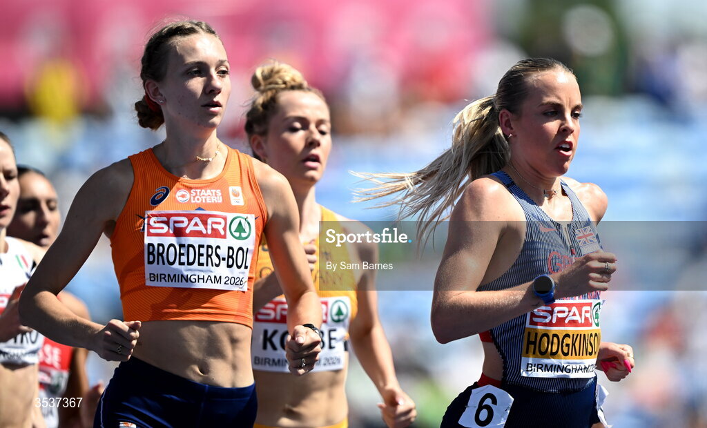 13 August; Keely Hodgkinson of Great Britain and Northern Ireland, right and Femke Broeders-Bol of Netherlands competing in the women's 800m semi-final 2 during day four of the European Athletics Championships 2026 at Alexander Stadium in Birmingham, England. Photo by Sam Barnes/Sportsfile