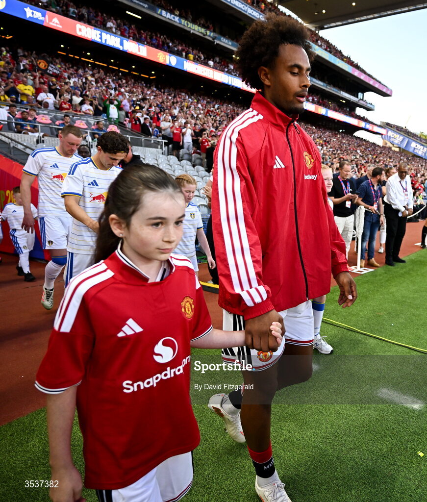 12 August 2026; Joshua Zirkzee of Manchester United walks out with a mascot before the pre-season friendly match between Manchester United and Leeds United at Croke Park in Dublin. Photo by David Fitzgerald/Sportsfile