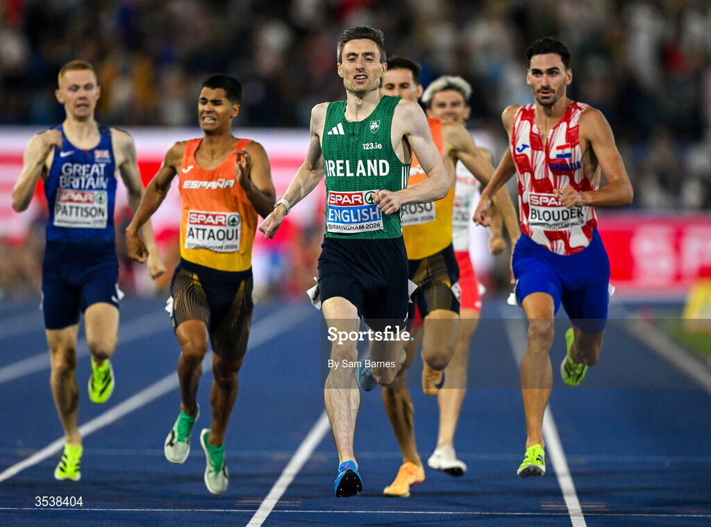 13 August 2026; Mark English of Ireland on his way to winning the gold medal in the men's 800m final during day four of the European Athletics Championships 2026 at Alexander Stadium in Birmingham, England. Photo by Sam Barnes/Sportsfile