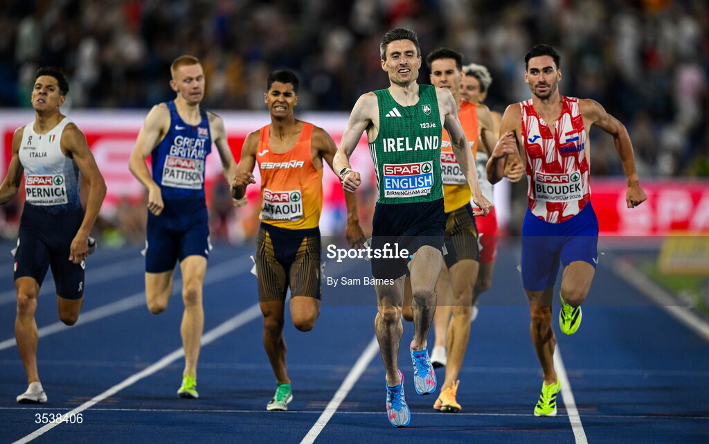 13 August 2026; Mark English of Ireland on his way to winning the gold medal in the men's 800m final during day four of the European Athletics Championships 2026 at Alexander Stadium in Birmingham, England. Photo by Sam Barnes/Sportsfile