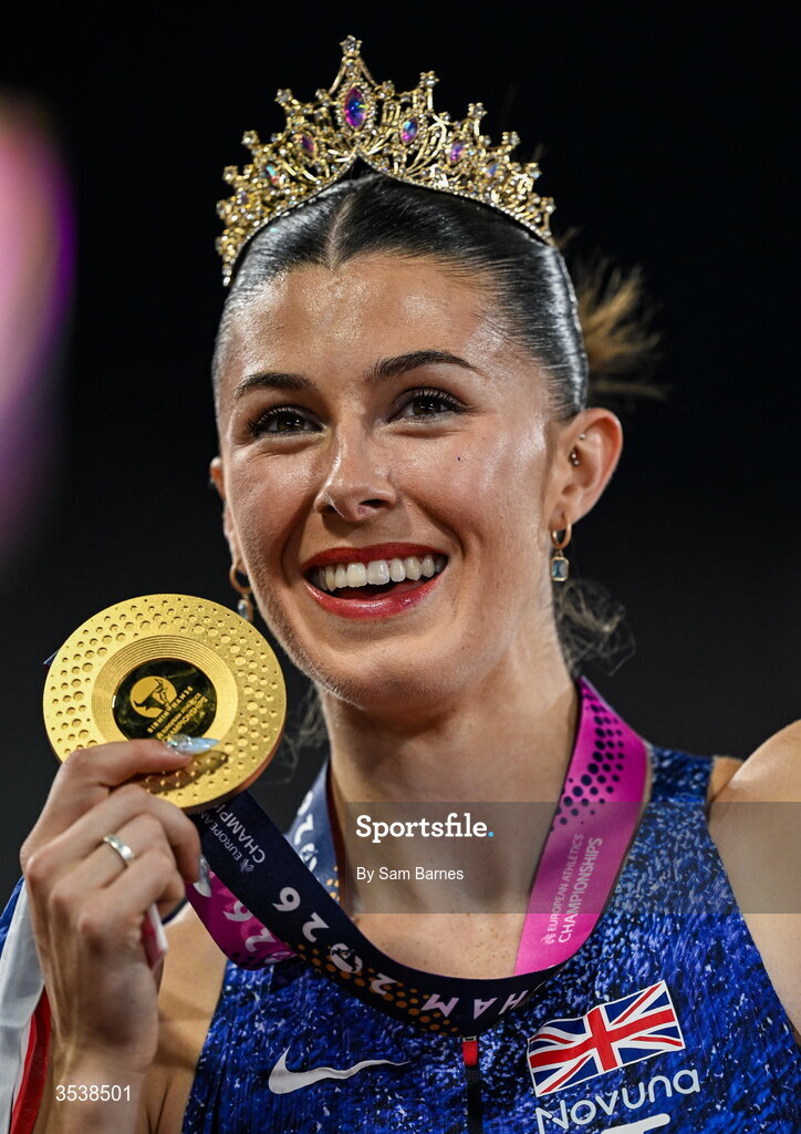 13 August 2026; Amy Hunt of Great Britain and Northern ireland celebrates winning gold in the women's 200m final during day four of the European Athletics Championships 2026 at Alexander Stadium in Birmingham, England. Photo by Sam Barnes/Sportsfile