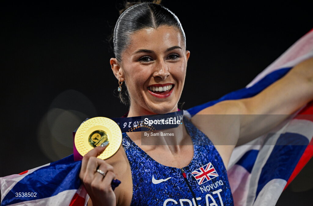 13 August 2026; Amy Hunt of Great Britain and Northern ireland celebrates winning gold in the women's 200m final during day four of the European Athletics Championships 2026 at Alexander Stadium in Birmingham, England. Photo by Sam Barnes/Sportsfile