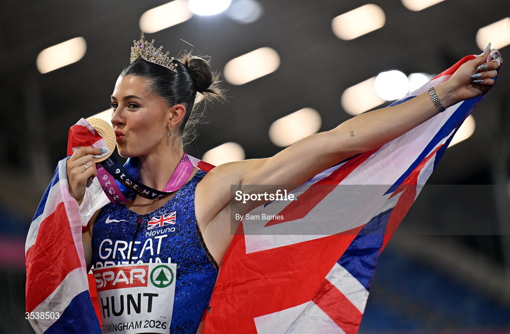 13 August 2026; Amy Hunt of Great Britain and Northern ireland celebrates winning gold in the women's 200m final during day four of the European Athletics Championships 2026 at Alexander Stadium in Birmingham, England. Photo by Sam Barnes/Sportsfile