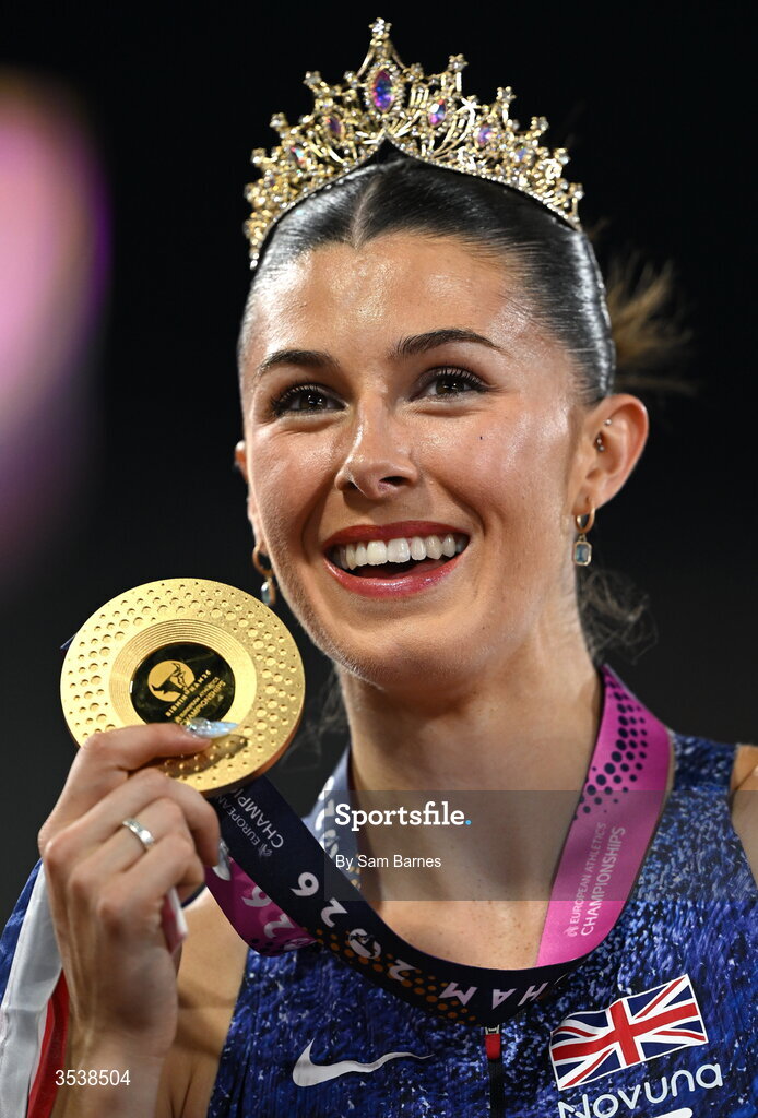 13 August 2026; Amy Hunt of Great Britain and Northern ireland celebrates winning gold in the women's 200m final during day four of the European Athletics Championships 2026 at Alexander Stadium in Birmingham, England. Photo by Sam Barnes/Sportsfile