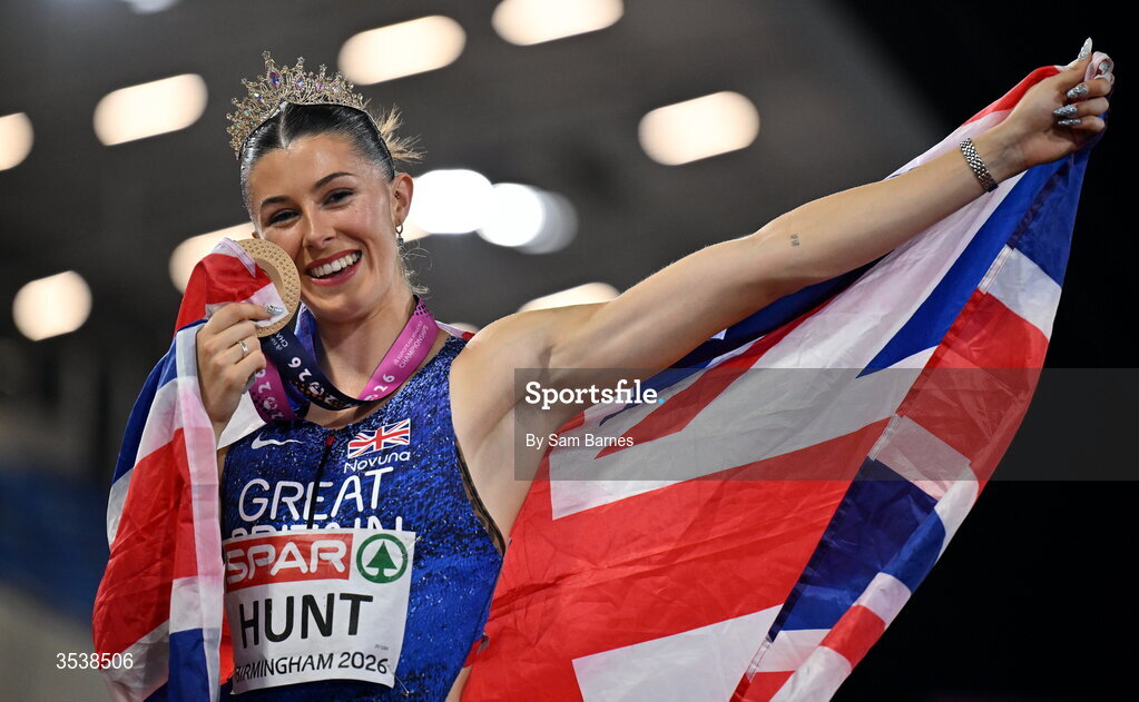 13 August 2026; Amy Hunt of Great Britain and Northern ireland celebrates winning gold in the women's 200m final during day four of the European Athletics Championships 2026 at Alexander Stadium in Birmingham, England. Photo by Sam Barnes/Sportsfile