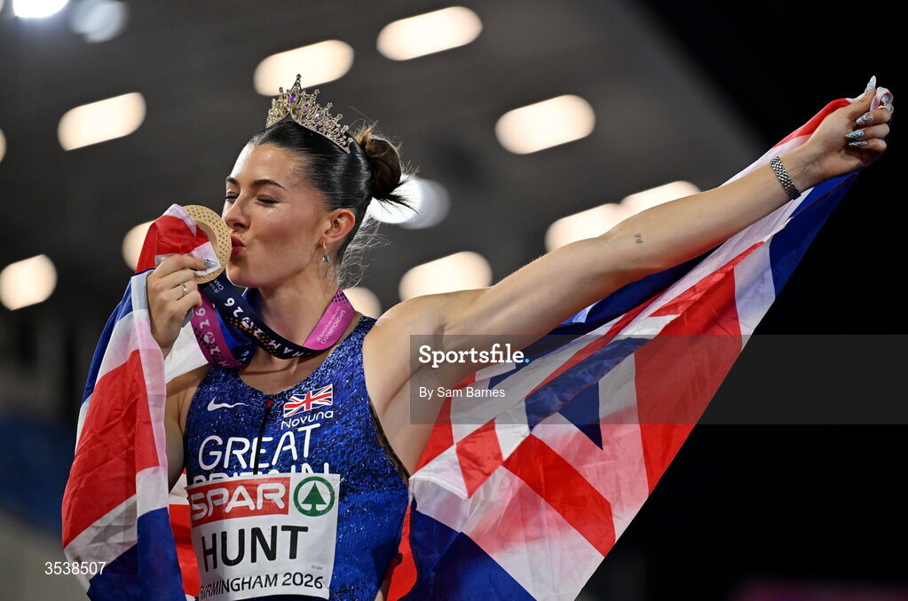 13 August 2026; Amy Hunt of Great Britain and Northern ireland celebrates winning gold in the women's 200m final during day four of the European Athletics Championships 2026 at Alexander Stadium in Birmingham, England. Photo by Sam Barnes/Sportsfile