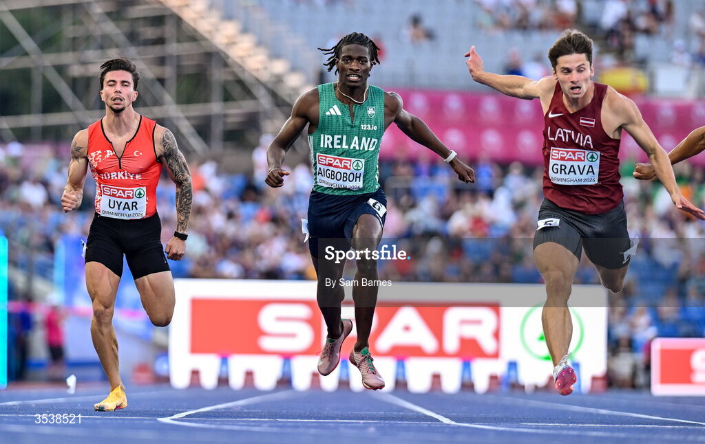 13 August 2026; Sean Aigboboh of Ireland, centre, on his way to finishing fourth in his men's 200m semi-final during day four of the European Athletics Championships 2026 at Alexander Stadium in Birmingham, England. Photo by Sam Barnes/Sportsfile