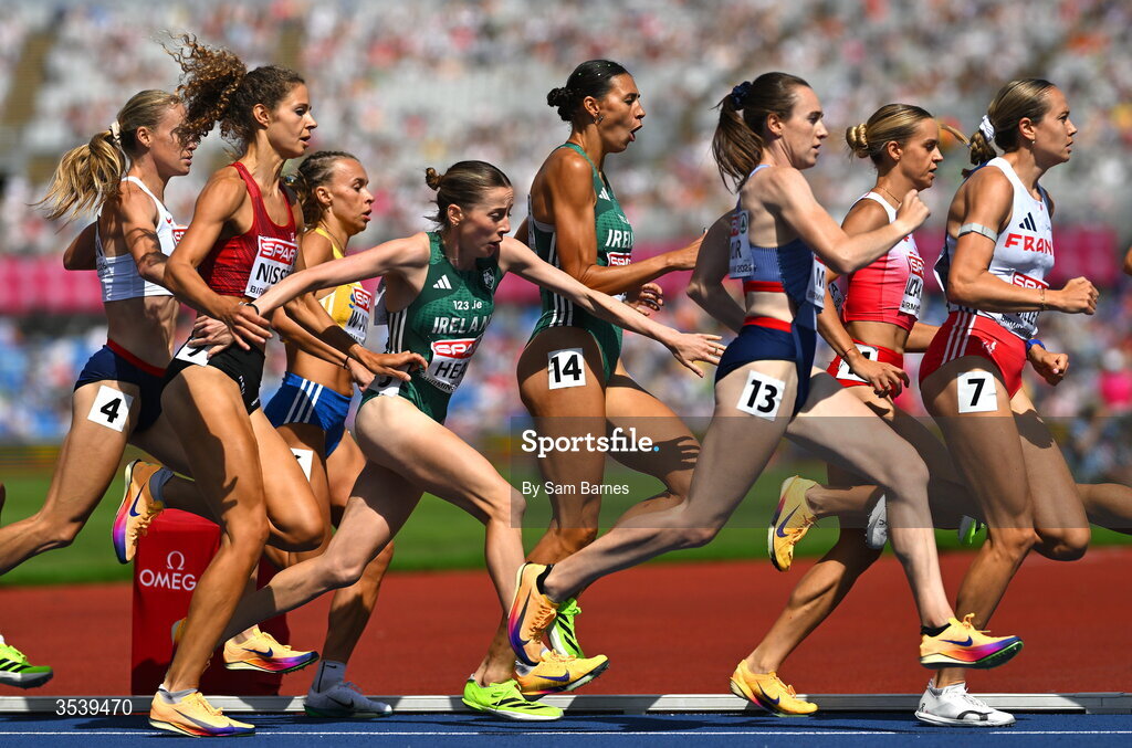 15 August 2026; Jodie McCann, left, and Sophie O’Sullivan of Ireland compete in round 1 of the women's 1500m during day six of the European Athletics Championships 2026 at Alexander Stadium in Birmingham, England. Photo by Sam Barnes/Sportsfile