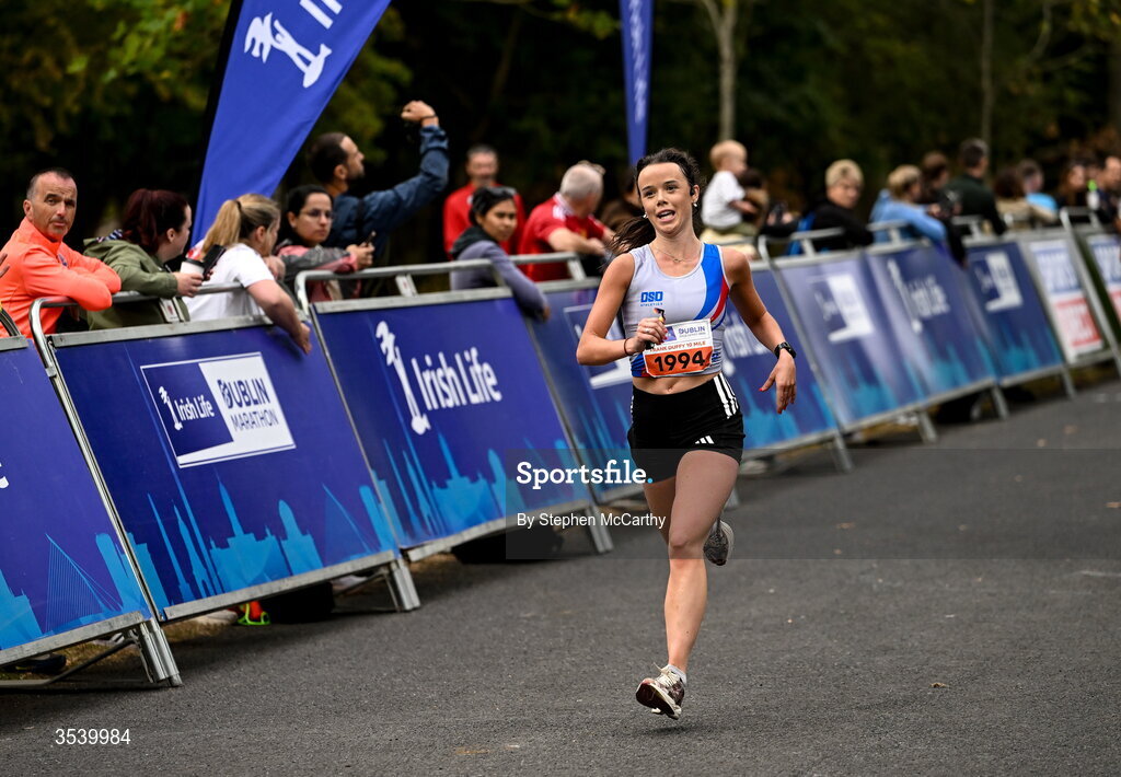 15 August 2026; Jessica Quinn of Dundrum South Dublin AC during the 2026 Irish Life Frank Duffy 10 Mile, in the Phoenix Park, Dublin. Thousands of runners took part in the sold out Irish Life Frank Duffy 10 Mile, the second event in the 2026 Irish Life Dublin Race Series. Photo by Stephen McCarthy/Sportsfile