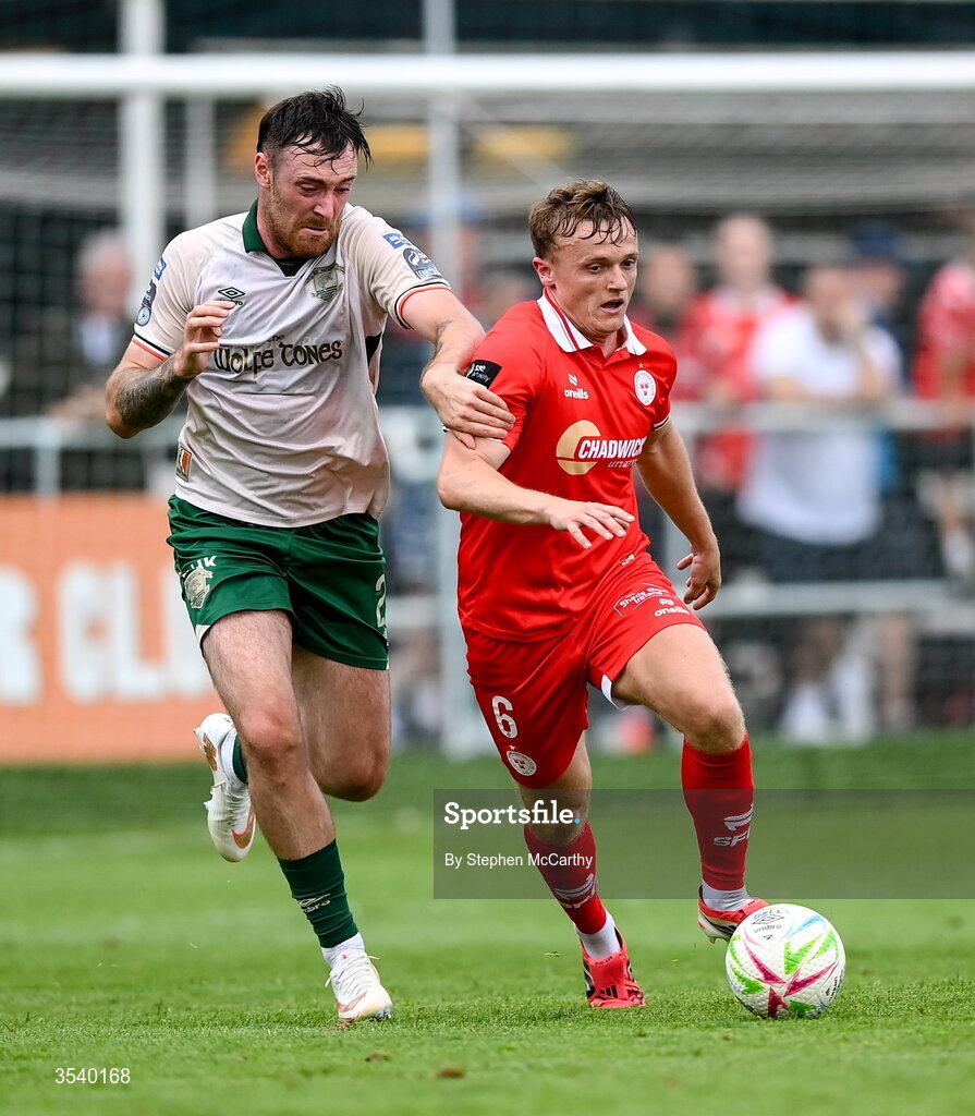 9 August 2026; JJ Lunney of Shelbourne and Ryan Edmondson of St Patrick's Athletic during the SSE Airtricity Men’s Premier Division match between Shelbourne and St Patrick's Athletic at Tolka Park in Dublin. Photo by Stephen McCarthy/Sportsfile