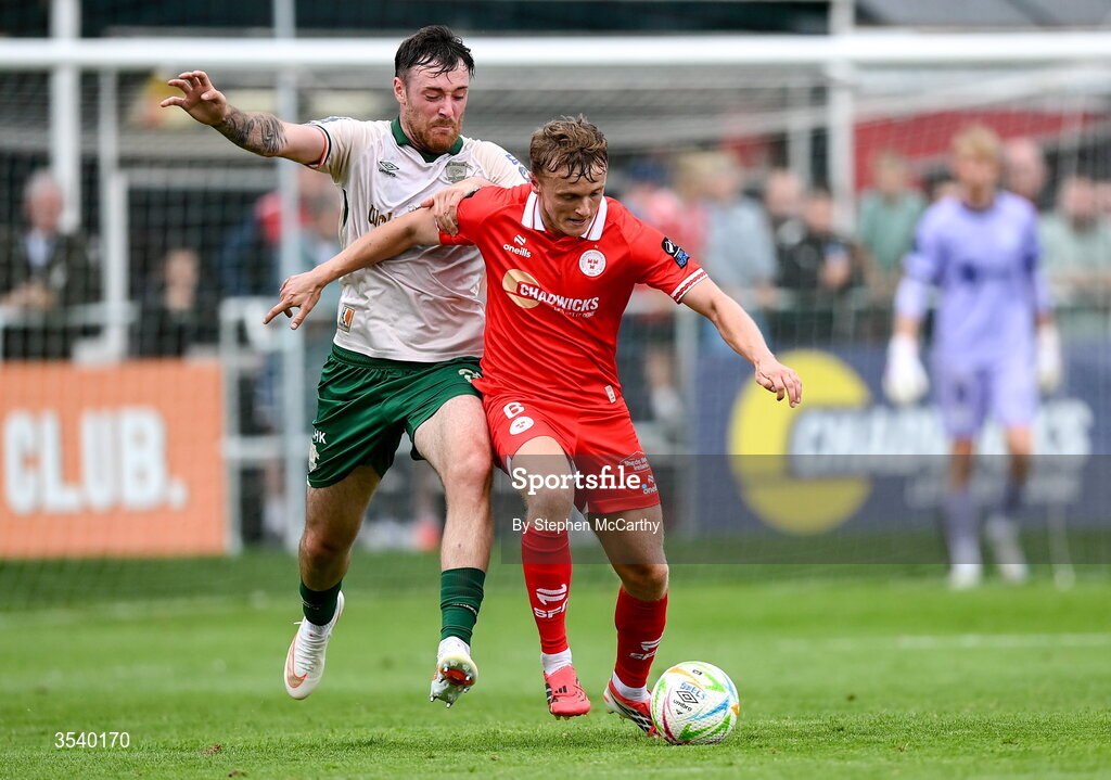 9 August 2026; JJ Lunney of Shelbourne and Ryan Edmondson of St Patrick's Athletic during the SSE Airtricity Men’s Premier Division match between Shelbourne and St Patrick's Athletic at Tolka Park in Dublin. Photo by Stephen McCarthy/Sportsfile
